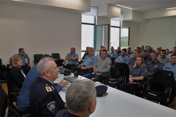 Slika /PU_SD/Slike/Seminar u Trilju, 29.5.2019 (4).jpg